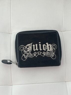Juicy Couture Black and White Logo Zip Wallet